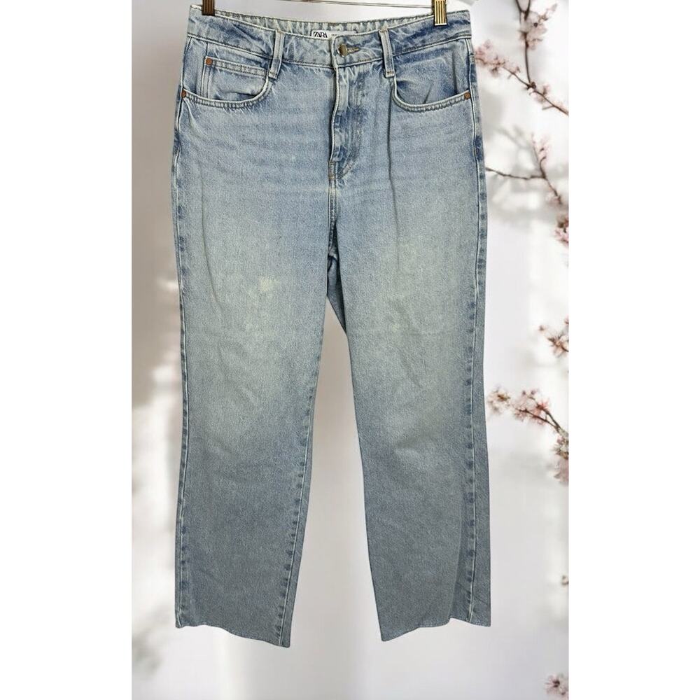 Zara Women's Distressed High Rise Straight Leg Jeans Sz 8 US Raw Hem Light Wash